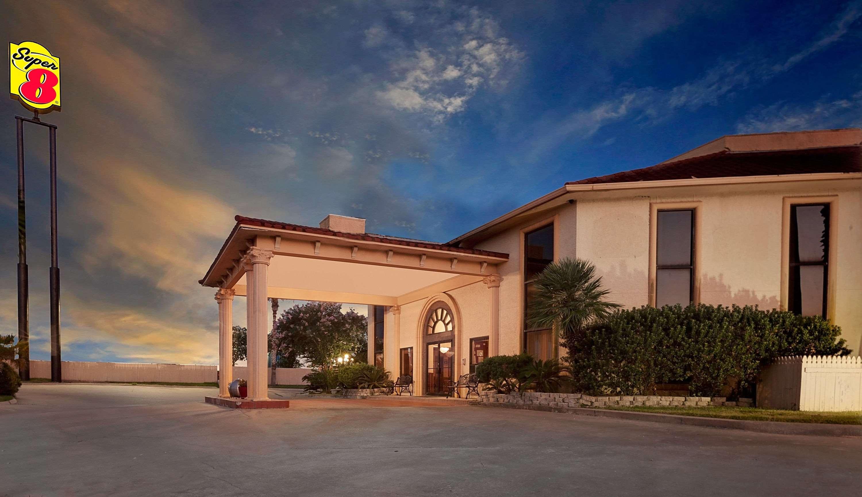 Super 8 By Wyndham Corpus Christi Northwest Motel Exterior foto